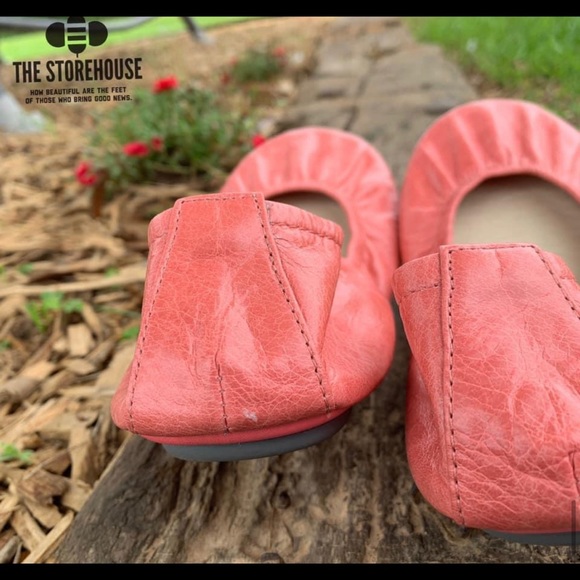 Storehouse- Coral Oil Tanned - Picture 2 of 3